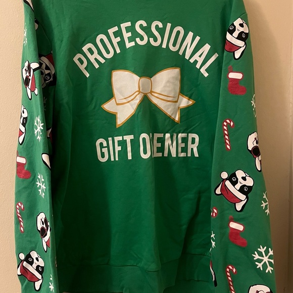 Merry Christmas Sweatshirt says “Professional Gift  Opener” Green unisex Large - Picture 5 of 5